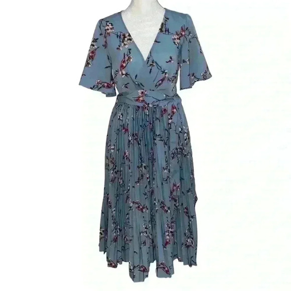 PrettyLittleThing Dusty Blue Floral Pleated Midi Dress-NWOT - Picture 4 of 9